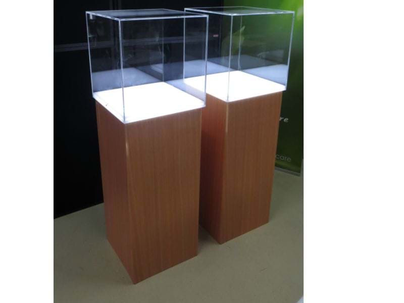 Frosted tops can be combined with display cases - Displays2Go.com.au
