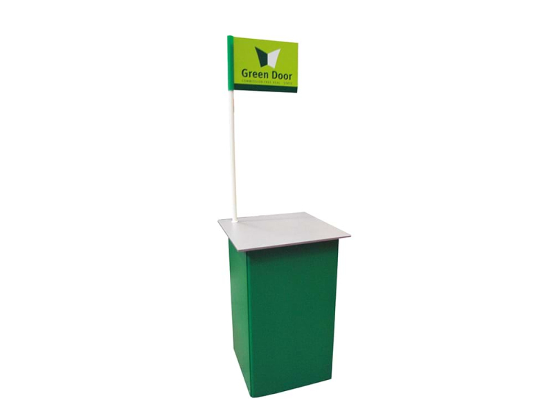Presenter 600 with header flag on one pole - Displays2Go