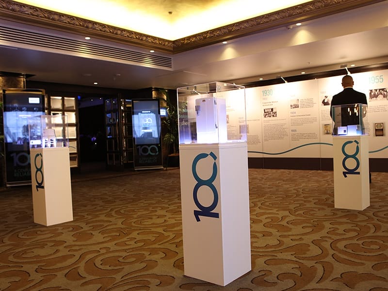 Showcase Plinths: 100 Plinths - Displays 2 Go