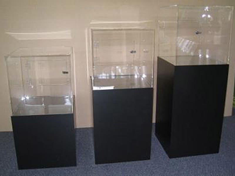 Showcase Plinths: 3 Black Plinths - Displays 2 Go