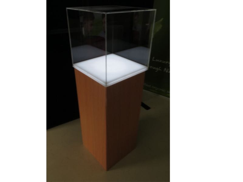 Showcase Plinths: Plinth With Lighting - Displays 2 Go