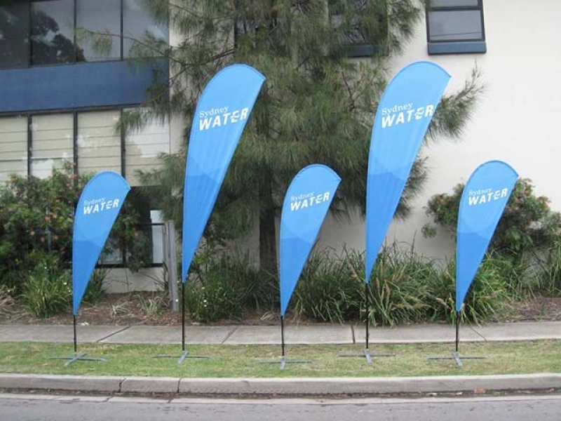 Teardrop Flags - Displays2Go