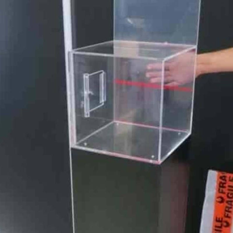 Perspex display box - Displays2Go