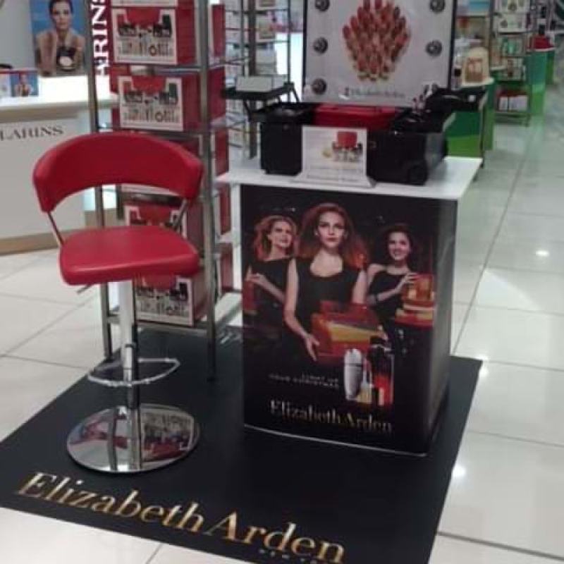 Presenter table at the cosmetics counter in Myer - Displays2Go