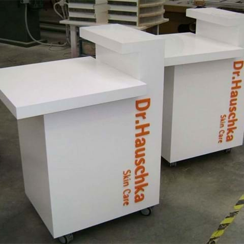 Custom-retail-stands - Displays2Go