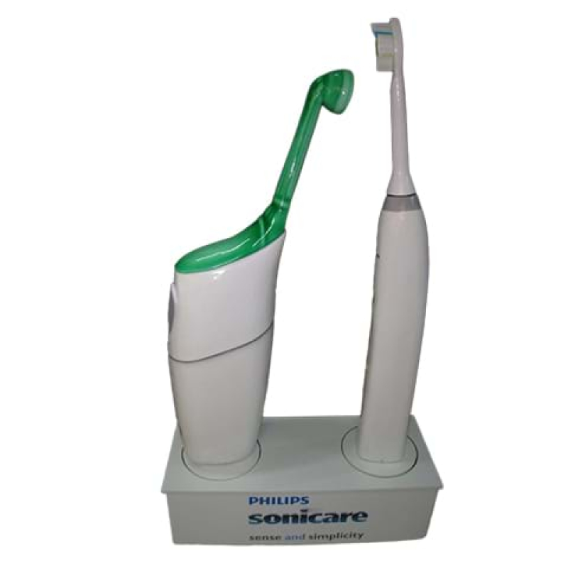 Giant-toothbrushes-on-turntables - Displays2Go
