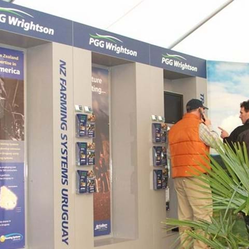 Outdoor-expo-display - Displays2Go
