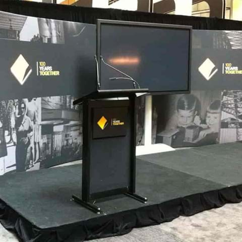 Giant curved backdrop - Displays2Go