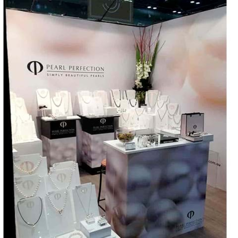 Portable exhibition walls mounted directly to the booth wall - Displays2Go