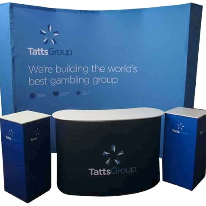 Curved exhibition wall - Displays2Go