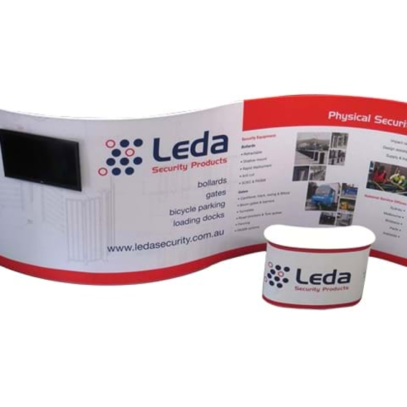 S-shape expo display backdrop - Displays2Go