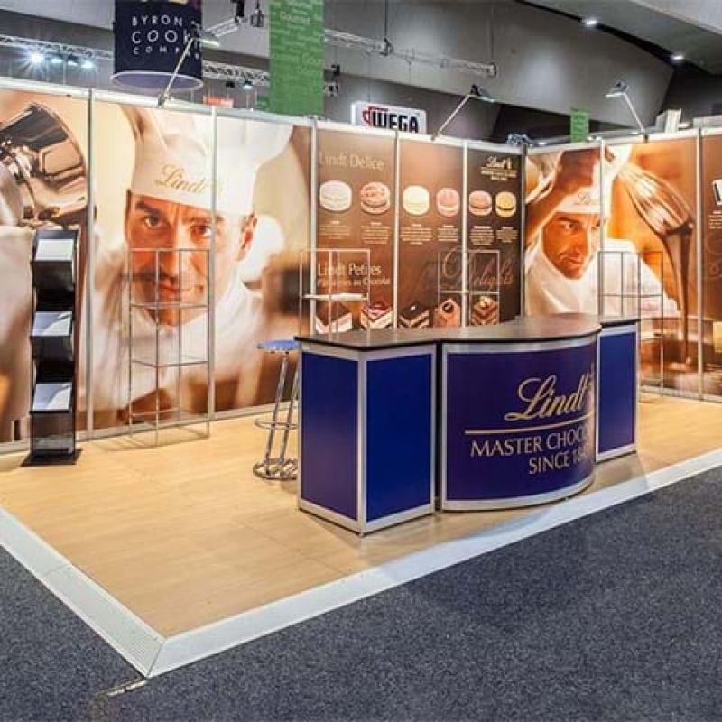 Graphic panels between octanorm frame - Displays2Go