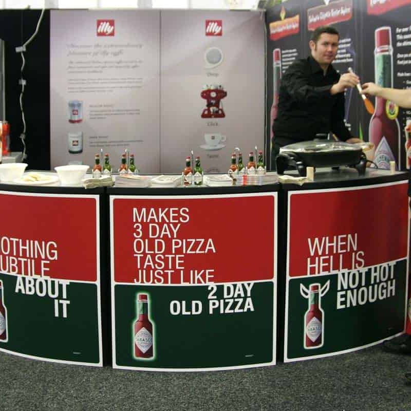 Curved expo counters - Displays2Go