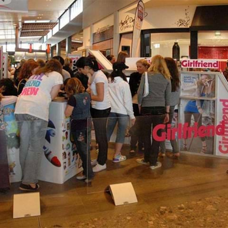 Girlfriend mall event - Displays2Go
