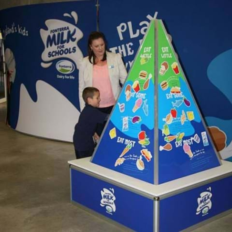 Pyramid display - Displays2Go