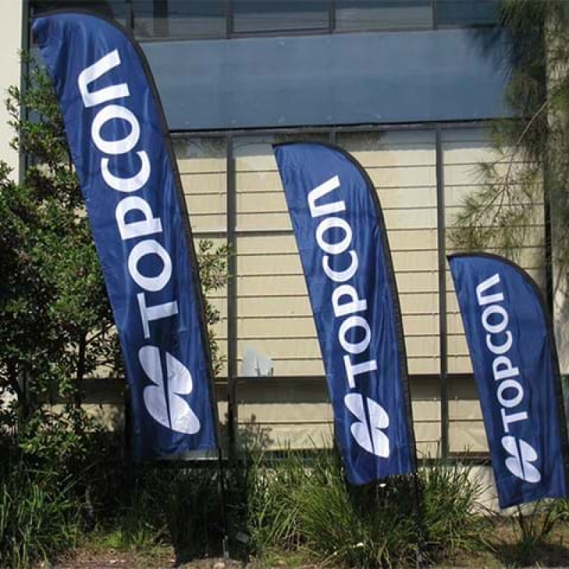 Feather flags in three sizes - Displays2Go