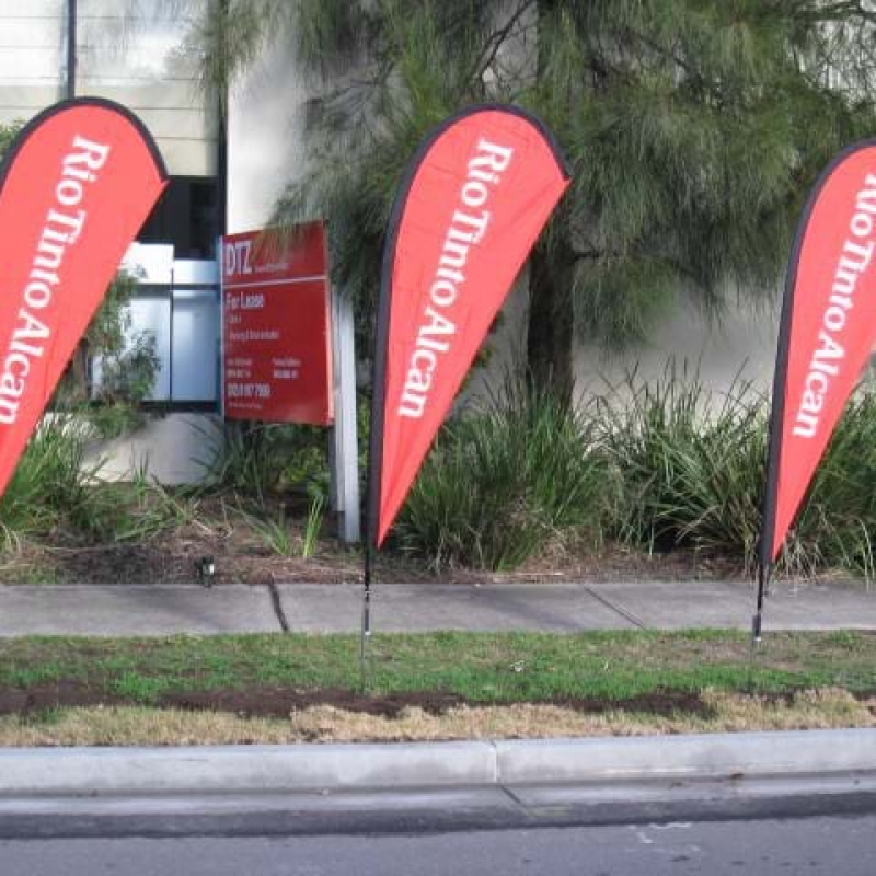 Teardrop flags - Displays2Go
