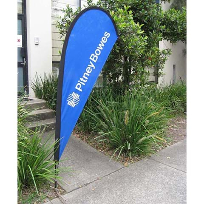 Teardrop banners - Displays2Go