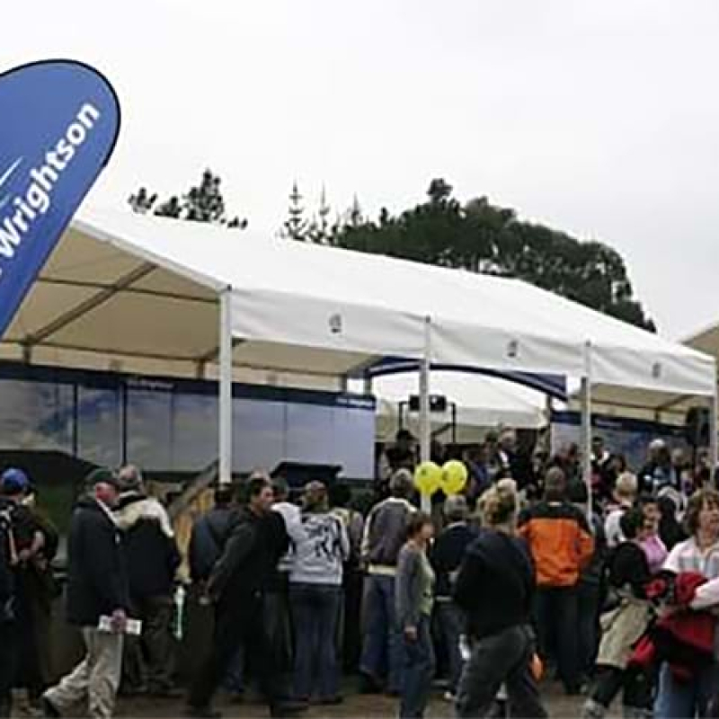 Large teardrop flags - Displays2Go