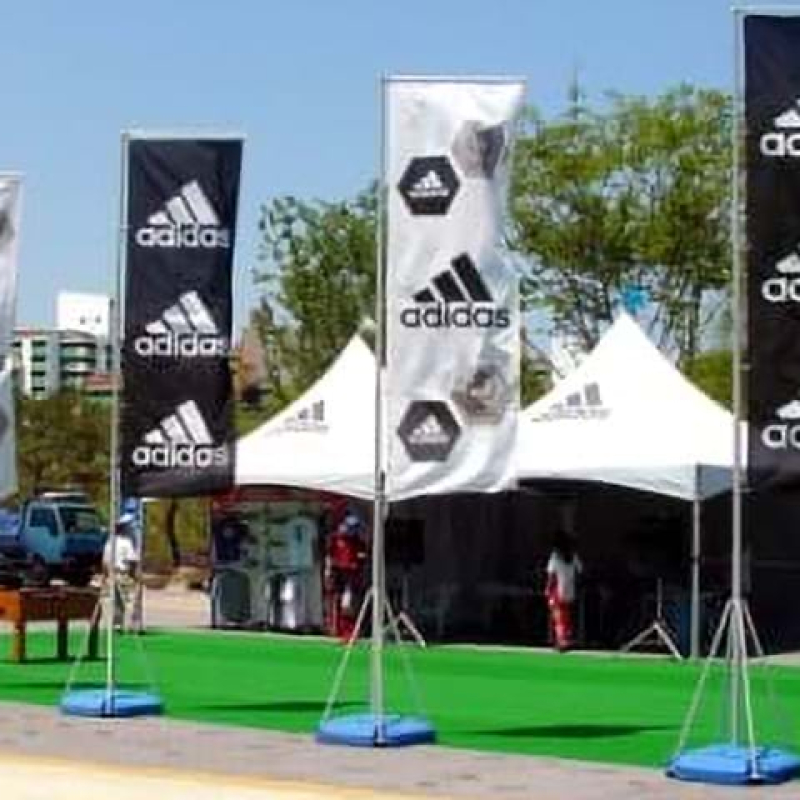 Giant portable flag pole for events - Displays2Go