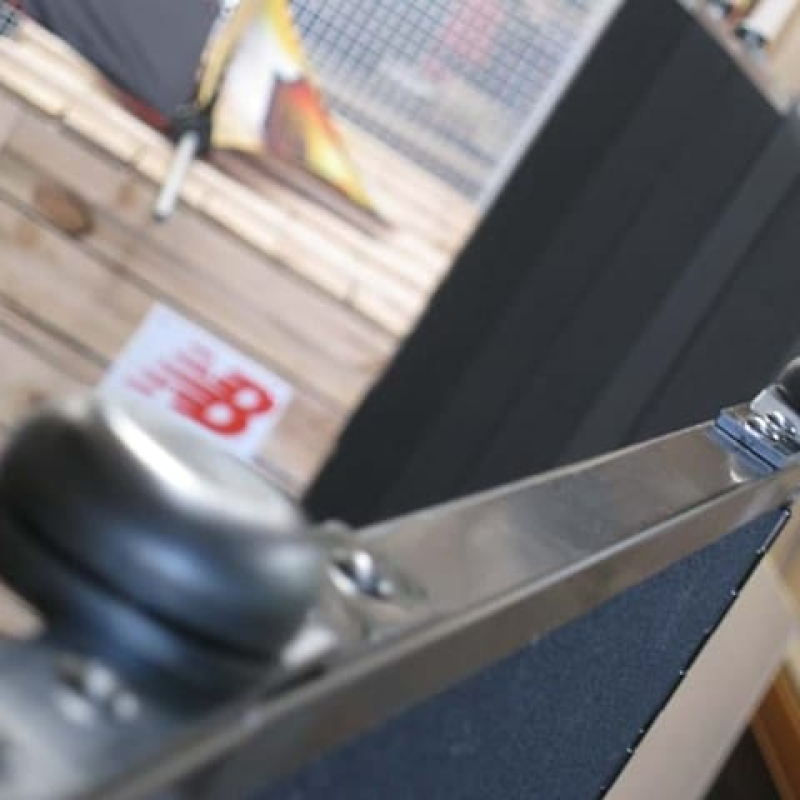 Temporary walls with hinge system - Displays2Go