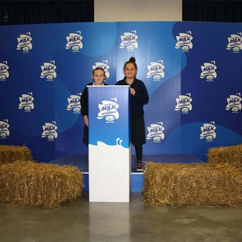 Country themed display - Displays2Go