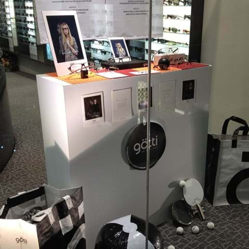 Rectangular window pedestals - Displays2Go