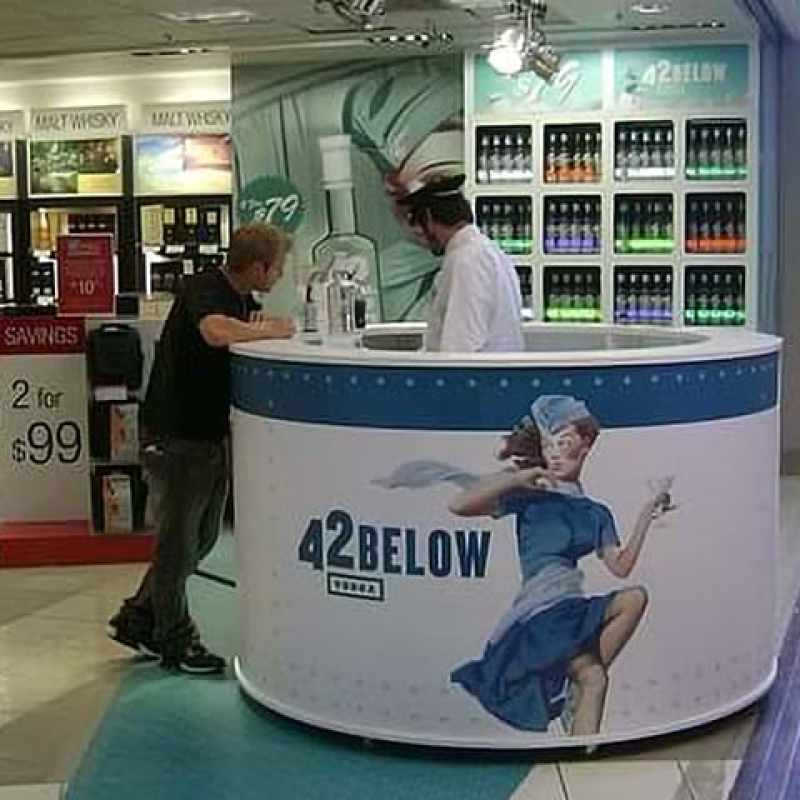 Custom bar for duty free store - Displays2Go