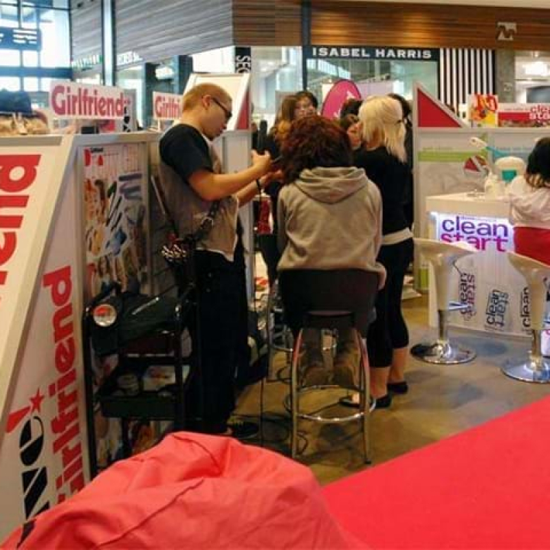 Mall promotion for Girlfriend magazine - Displays2Go