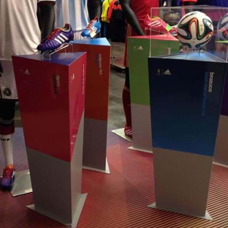 Product stand - Displays2Go