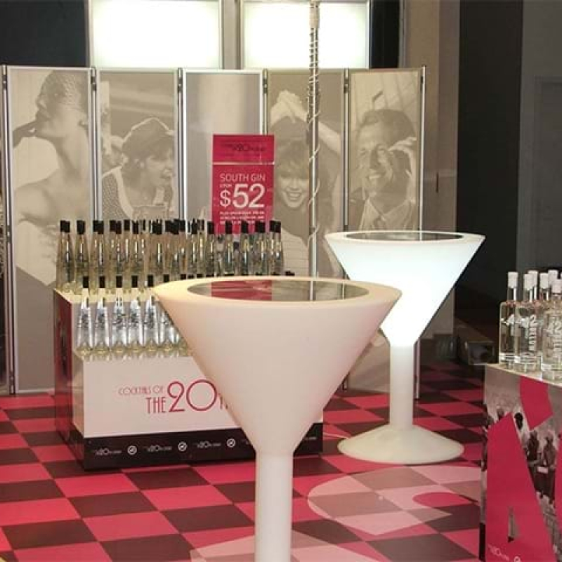 Retail display with lighting - Displays2Go