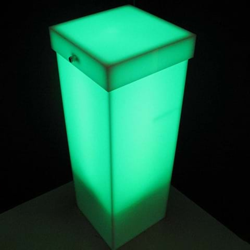 Plinth with lighting - Displays2Go
