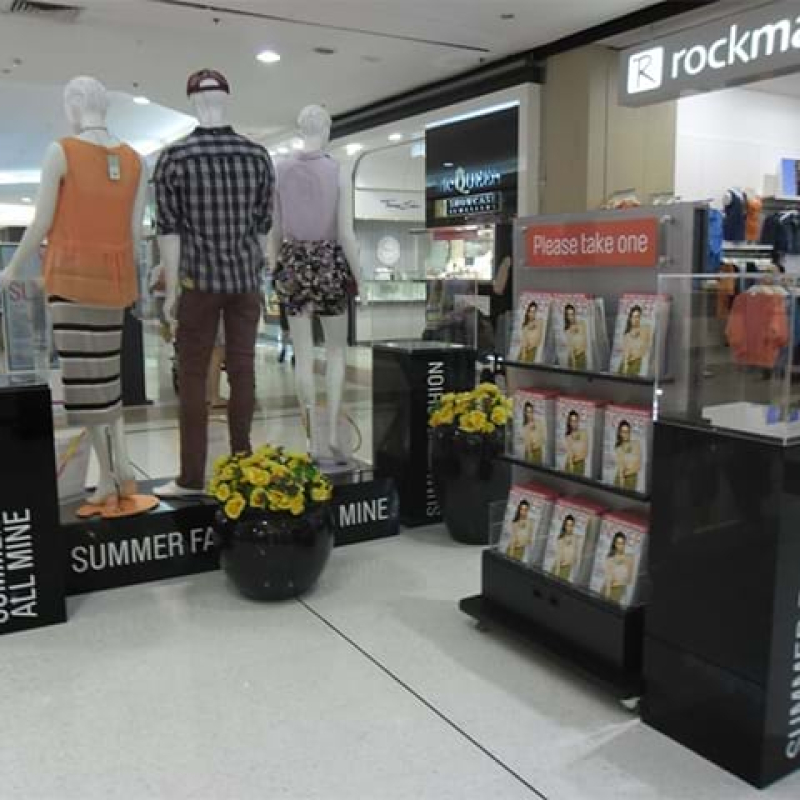 Retail display - Displays2Go